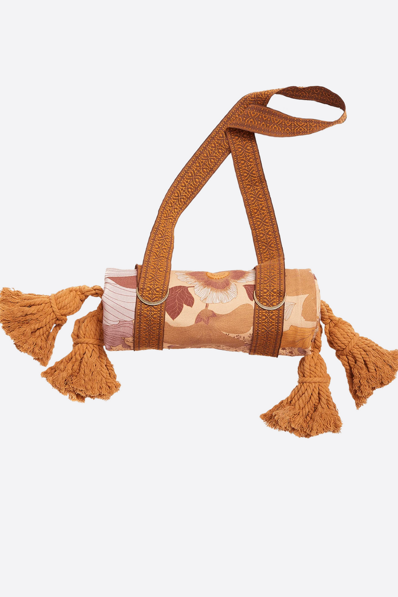Grande Fleur Picnic Rug - Dawn